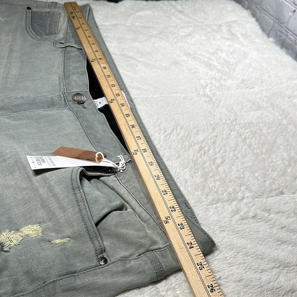 Lane Bryant Mid-Rise Super Stretch Power Pockets Skinny Denim Jeans Grey 28 NEW - Picture 11 of 16